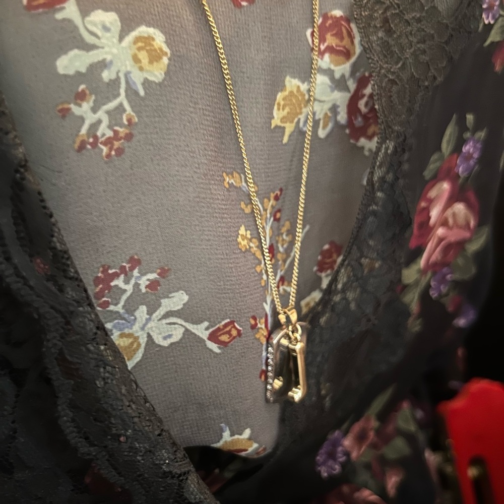 Letter J long necklace - Picture 5 of 6
